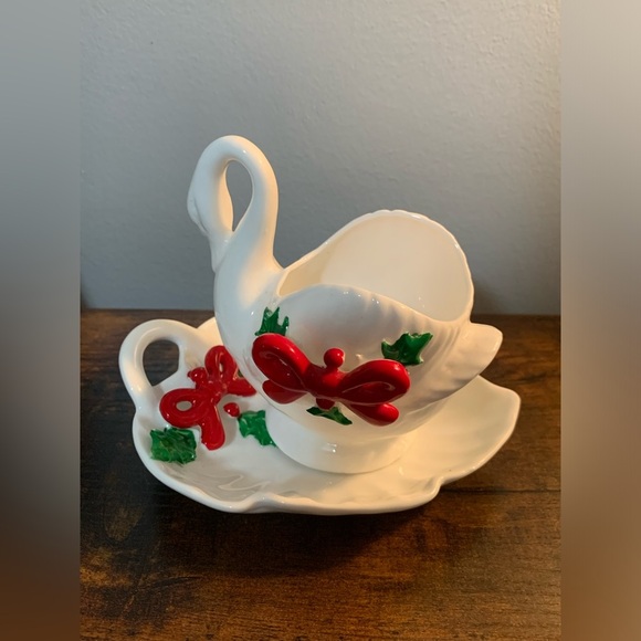 Christmas Goose With Bow And Holly And Tray Set - Picture 2 of 12